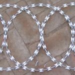 CBT 65 Concertina razor barbed wire / barbedwire mesh fencing for sale