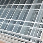 Hot dipped galvanized anti slip offshore steel platform road floor hinged serrated bearing bar steel grating